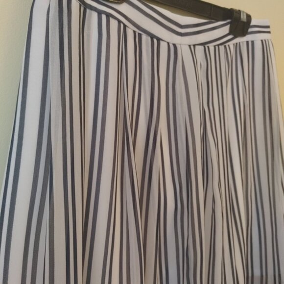 Chic By Jacob mini Flare skirt black and white size M - Picture 3 of 7